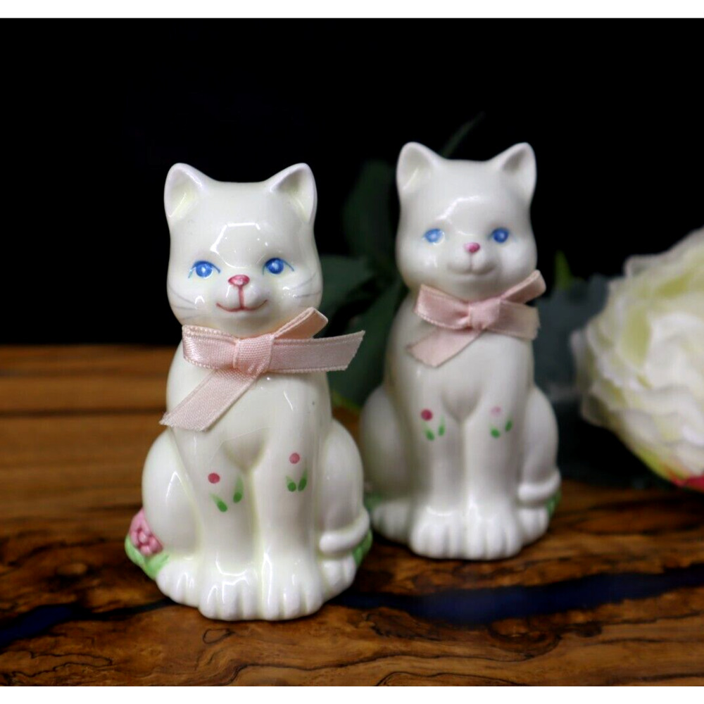 Vintage Russ Berrie Ceramic Kitty Cozy Cats Salt and Pepper Shakers Collectables